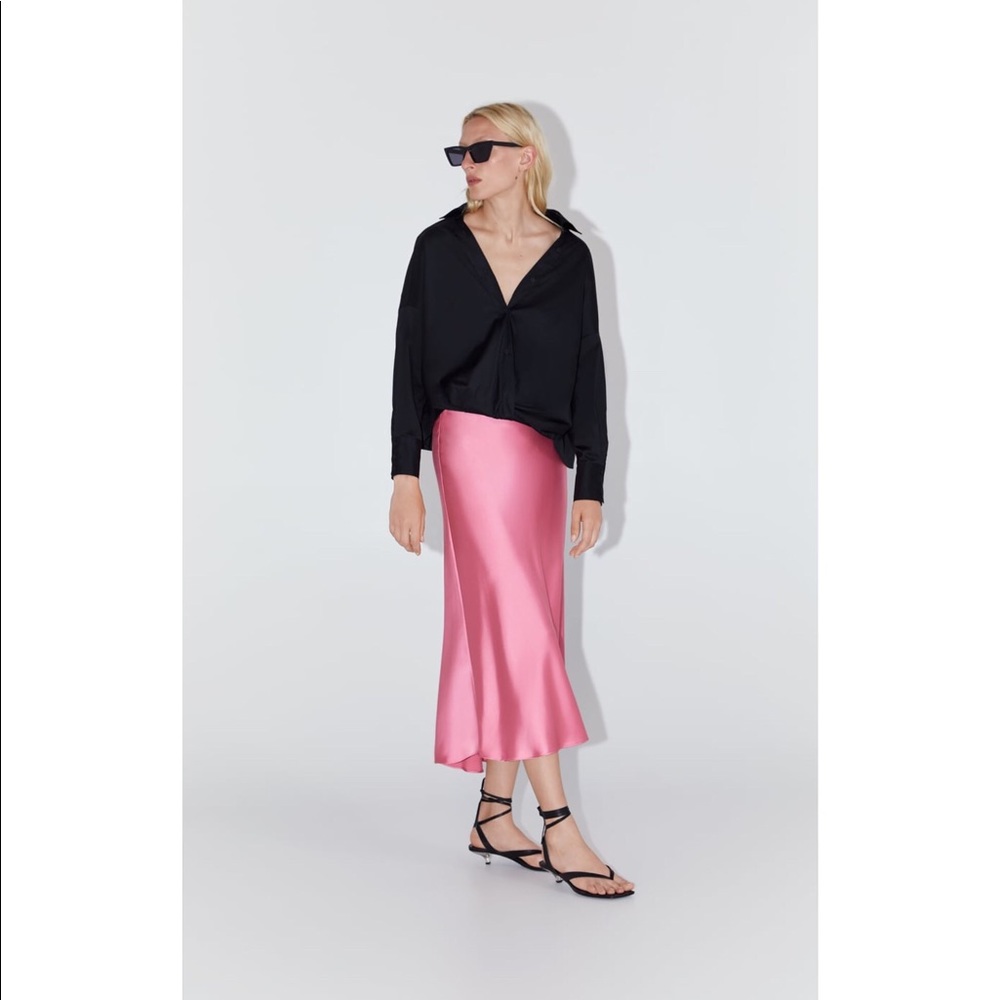 ❌SOLD❌⚡️⬇️$75 Zara Pink Satin Skirt - Picture 4 of 8